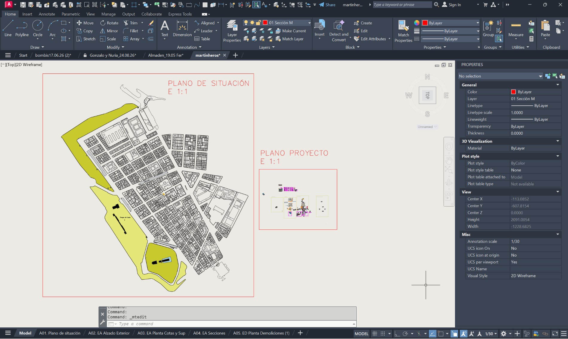 El espacio modelo de AutoCAD con dos dibujos rotulados en rojo, los
                dos a escala 1:1: a la izquierda el plano de situación de un barrio
                entero, y a la derecha, diminuto al lado, el plano del proyecto.
                Abajo, las pestañas de presentación, una por plano.