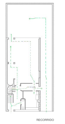 Planta de la casa, a línea, con el recorrido dibujado encima en verde, con flechas discontinuas que van de la entrada hacia el fondo. Debajo, el rótulo «Recorrido».